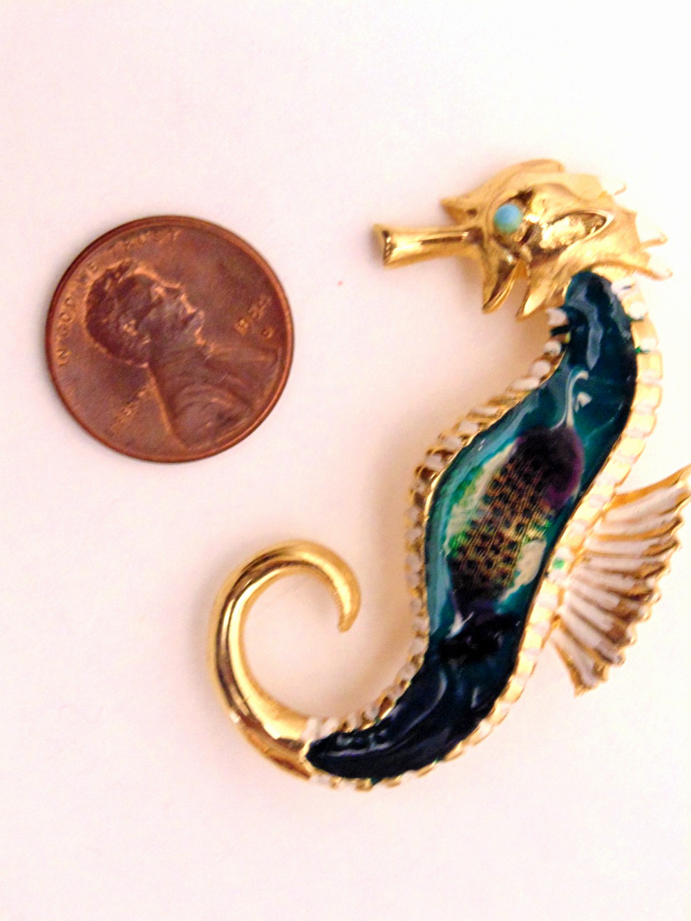 Vtg Retro Green Enamel Gold Tone Seahorse Brooch Pin Beach Ocean Fish Theme